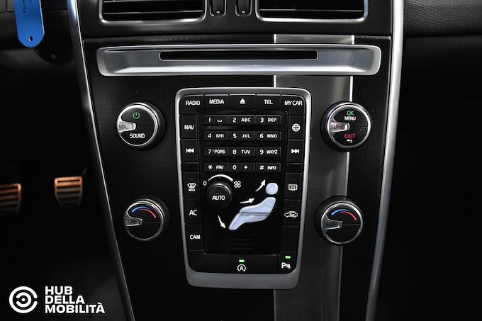 VOLVO XC60 D3 R-design Momentum